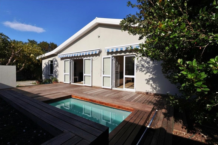3 Bedroom Property for Sale in Sandbaai Western Cape